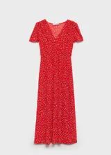 Vestido midi de corte recto con estampado floral, cuello en pico y mangas cortas. Presenta una abertura lateral en la falda y cierre de cremallera lateral.