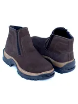Botas de caña corta de cuero marrón con cierre lateral y suela track bicolor.