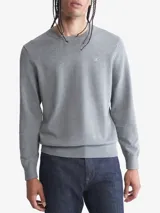 Sweater gris de algodón con cuello redondo, puños y dobladillo acanalados. Logo CK bordado en el pecho.