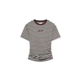 Remera de manga corta con diseño a rayas horizontales en color marrón y celeste, cuello redondo marrón y pequeño estampado frontal.