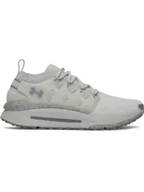 Championes Under Armour modelo Phantom X, de diseño futurista en color gris claro. Presentan una parte superior de tejido transpirable, estructura de TPU en el mediopié para mayor soporte y una entresuela con amortiguación de espuma supercrítica. Incluyen suela de goma con textura de tacos para mayor tracción.
