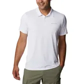 Chomba Columbia Hike Polo de color blanco, de manga corta, con cuello tipo polo, cierre frontal parcial con botones y tecnología Omni-Wick para absorción de humedad.