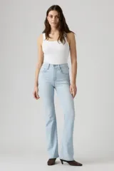 Jeans Levi's modelo 726 Hi Rise Flare, tiro alto y corte acampanado en tono celeste claro.