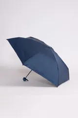 Paraguas plegable azul marino con mango curvo.