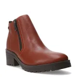 Bota de caña baja Bottero confeccionada en cuero color marrón, con cierre lateral metálico y suela de goma con plataforma y taco cuadrado.