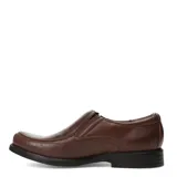 Zapato tipo mocasín de hombre en cuero color marrón coñac, con diseño de costuras visibles en la puntera y suela de goma negra.