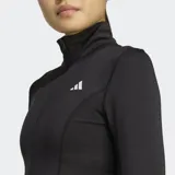 Campera deportiva Adidas Optime Essentials color negro, con cuello alto, cierre frontal completo y logo blanco de la marca en el pecho. Cuenta con mangas largas con aberturas para los pulgares y tecnología Climacool.