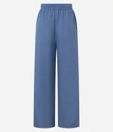 Pantalón celeste de corte recto, confeccionado en tejido orly con elástico y lazo en la cintura.
