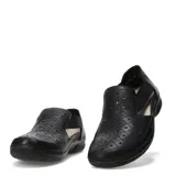 Sandalias tipo zueco de cuero negro con diseño calado y costuras en forma de rombos. Presenta paneles laterales elásticos y suela de goma antideslizante.