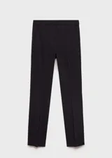 Pantalón skinny de tiro medio, con diseño crop, bolsillos laterales y bolsillos de ribete en la parte posterior. Cuenta con cierre oculto de botón, gancho y cremallera, confeccionado en tejido elástico.