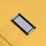 Mochila Caterpillar modelo Tokyo Urban Backpack, color mostaza, con compartimento principal acolchado para laptop de 15,6", correas de malla Airmesh ajustables y dos bolsillos laterales de malla.