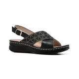 Sandalia con plantilla de cuero, color azul grisáceo, con tiras cruzadas con microperforaciones y ajuste con hebilla.