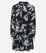Vestido corto de viscosa con estampado floral en blanco y negro, escote en V, mangas largas con lazo en los puños y volados en el ruedo.