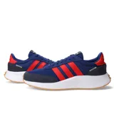 Championes Adidas Run 70s de estilo urbano, color azul con detalles en rojo y suela de goma color caramelo. Presentan el diseño clásico de tres rayas laterales y una entresuela blanca acolchada.