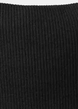 Vestido midi negro sin mangas, con cuello redondo alto y diseño combinado de cuerpo ajustado y falda amplia con vuelo.