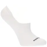 Pack de tres pares de medias invisibles de corte bajo, ideales para usar con zapatillas. Incluye un par blanco, un par beige y un par negro, todos con el logo de la marca estampado en la parte superior.