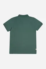 Remera polo clásica color rosado, con bolsillo frontal y calce regular.