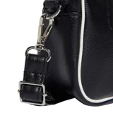 Bolso Adidas Adicolor XS de cuero sintético negro con ribetes blancos, logo frontal y correa de hombro ajustable y extraíble.