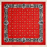 Pañuelo de seda rojo con estampado ecuestre, con bordes decorados con motivos de herraduras, caballos y dameros en blanco, negro y gris.