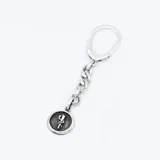 Llavero de plata 925 con cadena de eslabones y medalla circular con el símbolo de la medicina grabado en relieve.
