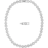 Collar de eslabones con engaste de cristales redondos engarzados en pavé, cada uno con un cristal central más grande. El metal tiene un baño de rodio.