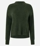 Suéter de punto texturizado con cuello redondo y mangas largas con sisa caída. Presenta un diseño liso y holgado, ideal para un estilo casual y versátil.