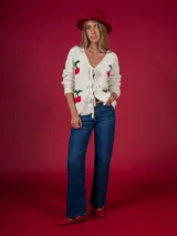 Pantalón de jean de tiro alto, corte recto y color azul.