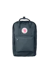 Mochila Fjallraven Kånken modelo 17", color gris azulado, fabricada en Vinylon F. Tiene capacidad de 20 litros, correas convertibles, asiento extraíble, reflector en el logotipo y bolsillos frontales y laterales.