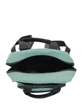 Mochila urbana de color verde, con compartimento principal con cierre, bolsillo frontal con cierre y tiradores decorativos. Cuenta con asas superiores de cinta con logo estampado y correas ajustables.
