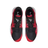 Championes de básquet Under Armour modelo Lockdown 7, con diseño en combinación de colores negro, rojo y blanco. Presentan una estructura resistente con paneles laterales reforzados, suela de goma con tracción optimizada y el logo de la marca en el lateral.