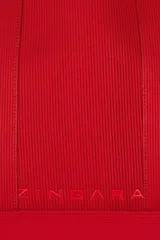 Bolso tote grande color rojo con textura acanalada y logo de la marca en el frente.