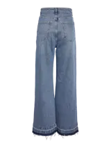 Jean de tiro alto con corte wide leg, confeccionado en denim azul con leve elasticidad. Presenta bolsillos clásicos y un ruedo con terminación desflecada en contraste.