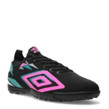 Championes de fútbol Umbro modelo Hit TF, color negro con detalles en fucsia y turquesa. Presentan el logo de la marca en el lateral y suela con tapones pequeños diseñada para césped sintético.