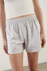 Short de pijama de algodón gris claro melange, con cintura elástica y diseño cómodo.