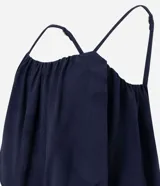 Blusa de tirantes finos ajustables con diseño balonê, confeccionada en tejido jacquard con textura floral y acabado voluminoso.