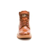 Bota de caña media Caterpillar modelo Colorado, confeccionada en cuero con textura de reptil. Presenta cordones frontales, cuello acolchado en contraste y suela de goma dentada para mayor tracción.
