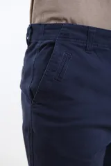 Bermuda color verde.