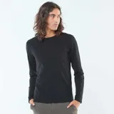 Remera de manga larga negra de corte clásico y cuello redondo.