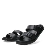 Sandalias de hombre tipo Birkenstock, color negro, con dos tiras anchas ajustables mediante hebillas del mismo tono y suela de goma antideslizante.