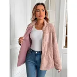 Campera de corderito color blanco, con cuello alto, cierre frontal completo y un bolsillo en el pecho con cierre.