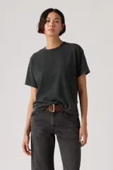 Remera de algodón con efecto lavado, cuello redondo y mangas cortas, de corte relajado.