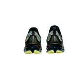 Championes de running Asics modelo Kinsei Neo, con capellada de tejido técnico en color negro y detalles en azul y amarillo neón. Presentan tecnología de amortiguación visible en la entresuela y suela de goma de alto rendimiento.