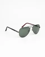 Lentes de sol estilo aviador con montura metálica delgada en color oscuro y cristales polarizados en tono marrón con protección UV400.