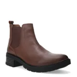 Botas tipo Chelsea de cuero color marrón oscuro, con paneles elásticos laterales y suela de goma dentada en color negro con taco bajo.