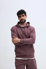 Canguro Brooksfield de algodón color azul marino, con capucha ajustable con cordones, bolsillo tipo canguro frontal y pequeño logo estampado en el pecho.