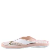 Ojotas Cartago modelo Figi Wns, con base acolchada en color beige y tiras de diseño ergonómico en color marrón con costuras decorativas y logo de la marca.