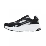 Championes deportivos EA7 Emporio Armani modelo Crusher Sonic Mix, color negro con detalles en blanco. Presentan una estructura combinada de malla y material sintético, con entresuela blanca gruesa y logo de la marca en el lateral y el talón.