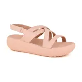 Sandalias Usaflex color crema con plataforma y tiras de cuero con ajuste de velcro.