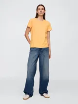 Remera de algodón de corte clásico, con cuello redondo y mangas cortas, en color verde menta.