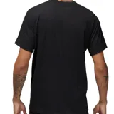 Remera negra de manga corta con cuello redondo. Presenta un estampado frontal con el logo Jumpman y la palabra Jordan en letras blancas con efecto geométrico.